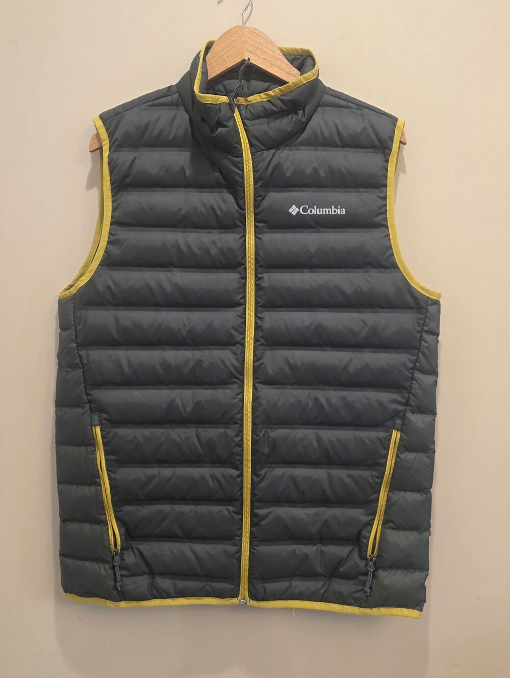 Columbia 650 Fill Down Puffer Vest Men's Size Med Green Yellow Trim Lightweight